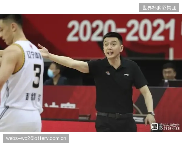 杨鸣指出辽宁队未来面临生存问题，休赛期引援与梯队建设成关键。